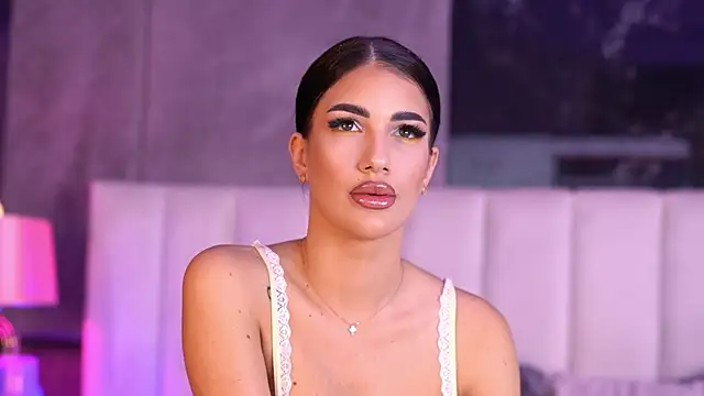 Snapshot of RaisaKali chatting on 10.14.25 RaisaKali online show from 10.14.25