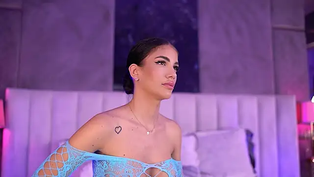 Snapshot of RaisaKali chatting on 10.25.25 RaisaKali online show from 10.25.25