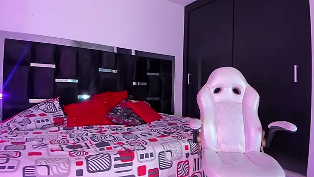 Tasha Sant online show from 11.26.25