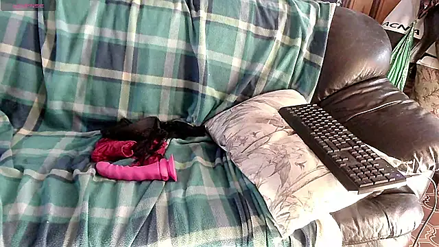 LauraMonolo online show from 04.15.26