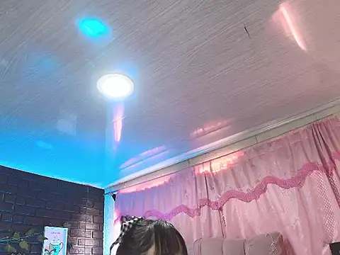 Snapshot of loren_tits24 chatting on 01.27.25 loren tits24 online show from 01.27.25