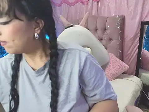 Snapshot of loren_tits24 chatting on 02.04.25 loren tits24 online show from 02.04.25