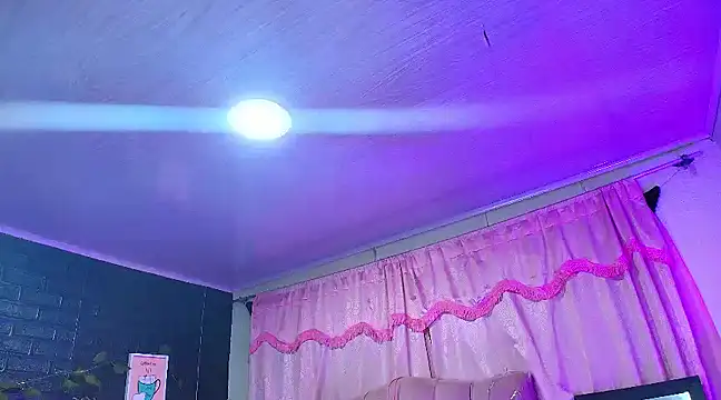 Snapshot of loren_tits24 chatting on 02.26.25 loren tits24 online show from 02.26.25