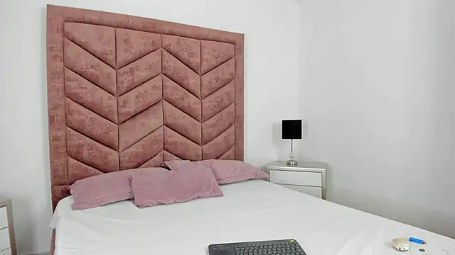 AnnyCherry  online show from 04.17.26