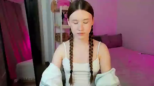 Stella Sunny online show from 03.14.25