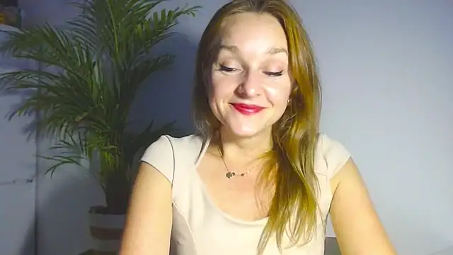 Snapshot of AliciaDesire chatting on 11.25.25 AliciaDesire online show from 11.25.25