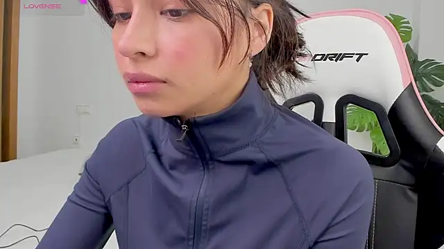 Snapshot of Adriennesexxx chatting on 01.24.25 Adriennesexxx online show from 01.24.25