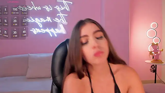 DolcieElliot online show from 02.25.25