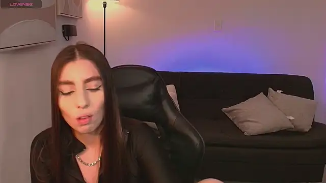 DolcieElliot online show from 10.21.25