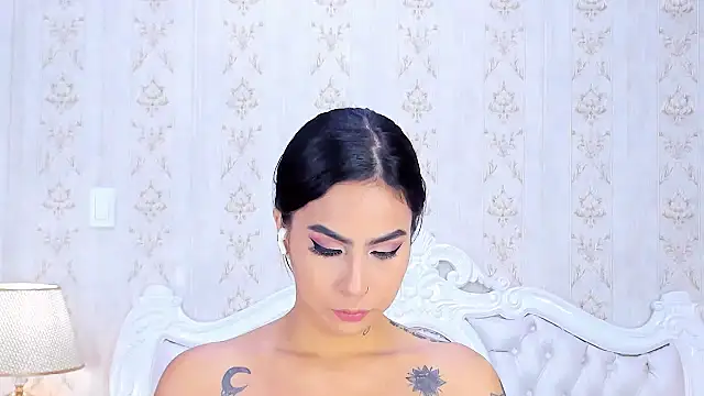 GiahDaniels online show from 12.04.24