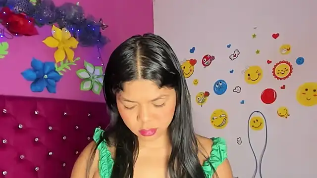 Snapshot of DIORA_Latina chatting on 12.22.24 DIORA Latina online show from 12.22.24