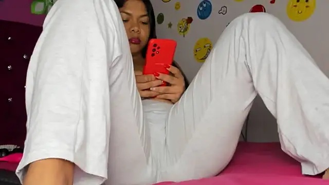 Snapshot of DIORA_Latina chatting on 01.06.25 DIORA Latina online show from 01.06.25