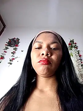 Snapshot of DIORA_Latina chatting on 10.20.25 DIORA Latina online show from 10.20.25