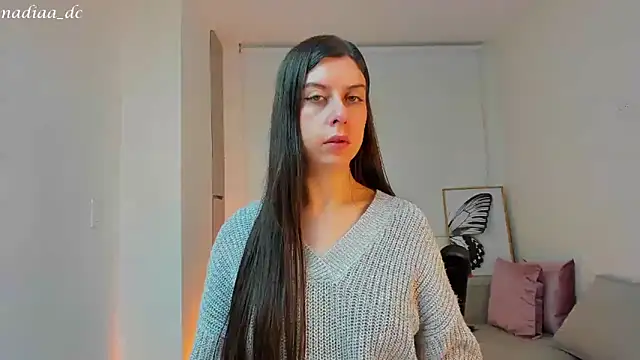 Nadiaa  online show from 12.17.24