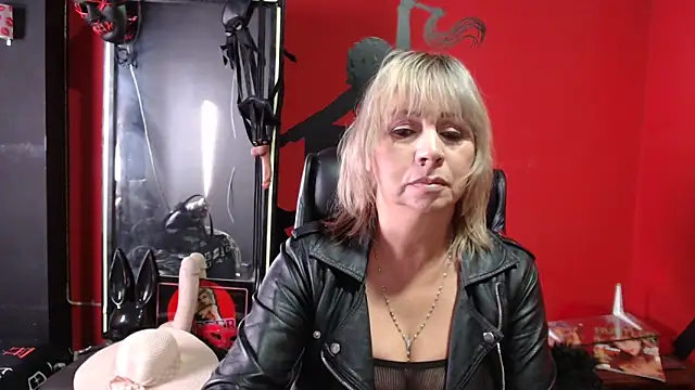 KLOE PIELL online show from 09.15.25