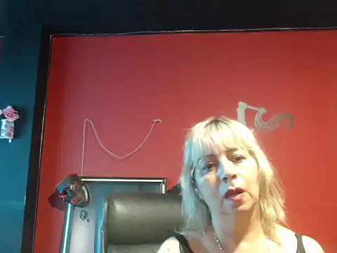 KLOE PIELL online show from 03.02.26