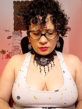 Snapshot of Daneshka_naughty chatting on 03.16.25 Daneshka naughty online show from 03.16.25