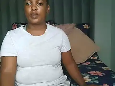 Snapshot of Amberbela chatting on 01.08.25 Amberbela online show from 01.08.25