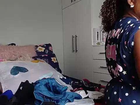 Snapshot of Amberbela chatting on 09.09.25 Amberbela online show from 09.09.25