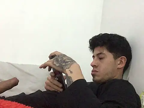 Snapshot of juan69777 chatting on 12.14.24 juan69777 online show from 12.14.24