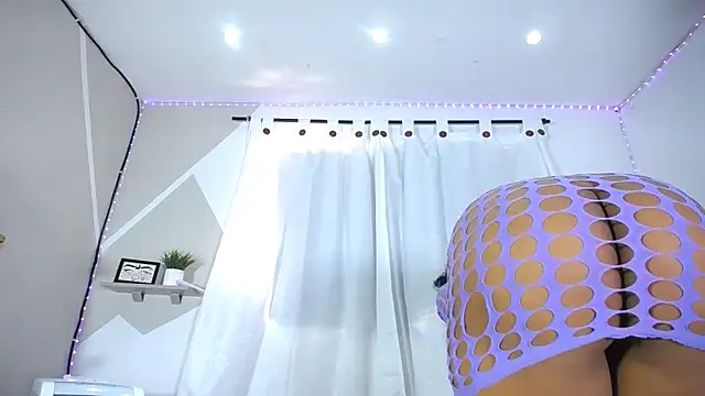 Hillary queen online show from 02.20.25