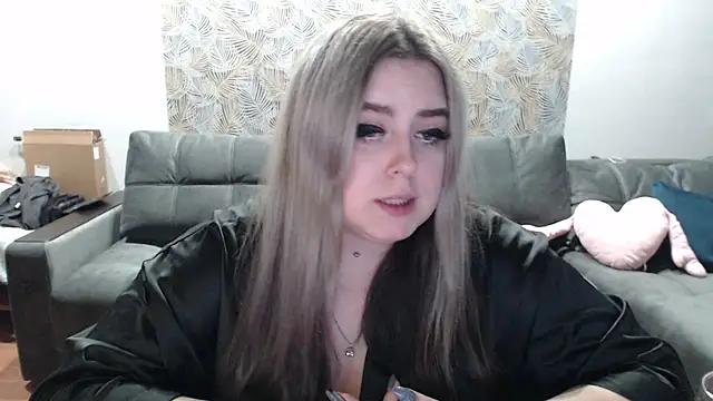 TiffaniYW online show from 12.10.24