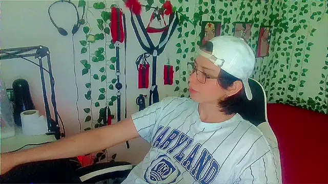 Snapshot of Andy_gray chatting on 04.29.26 Andy gray online show from 04.29.26