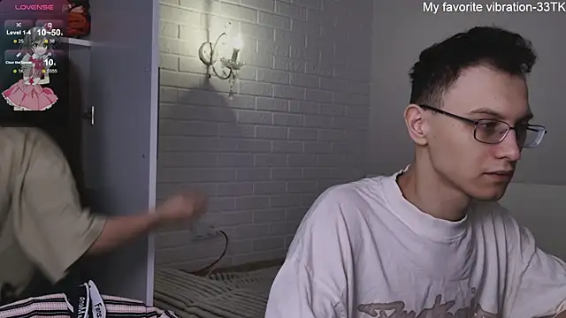 Snapshot of ValBae chatting on 02.05.25 ValBae online show from 02.05.25