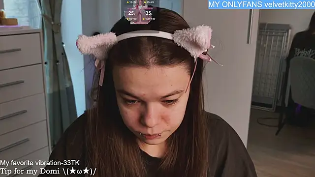 Snapshot of ValBae chatting on 02.26.25 ValBae online show from 02.26.25