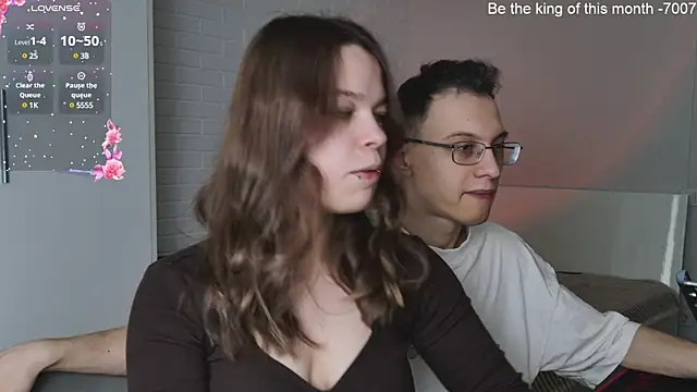 Snapshot of ValBae chatting on 03.21.25 ValBae online show from 03.21.25