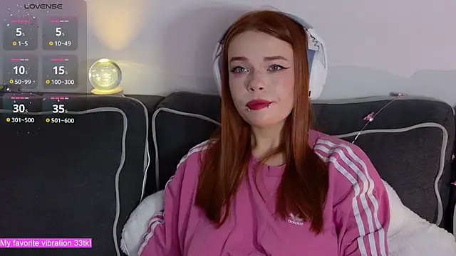 Snapshot of ValBae chatting on 11.12.25 ValBae online show from 11.12.25