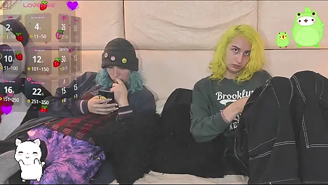 Snapshot of -kisa_ chatting on 10.18.25 -kisa online show from 10.18.25