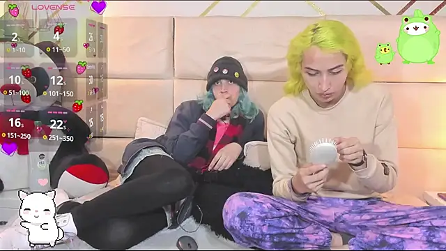 Snapshot of -kisa_ chatting on 10.25.25 -kisa online show from 10.25.25