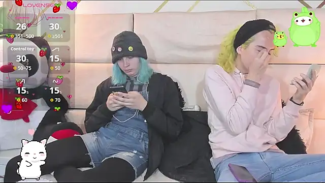 Snapshot of -kisa_ chatting on 10.30.25 -kisa online show from 10.30.25