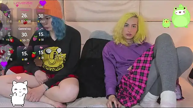 Snapshot of -kisa_ chatting on 11.19.25 -kisa online show from 11.19.25