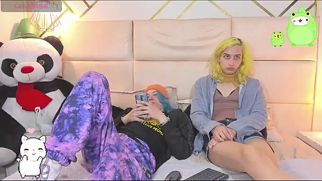 Snapshot of -kisa_ chatting on 11.23.25 -kisa online show from 11.23.25