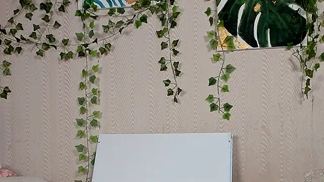 Snapshot of Seductive_She_Wolf chatting on 09.23.25 Seductive She Wolf online show from 09.23.25