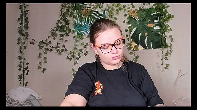 Snapshot of Seductive_She_Wolf chatting on 10.20.25 Seductive She Wolf online show from 10.20.25