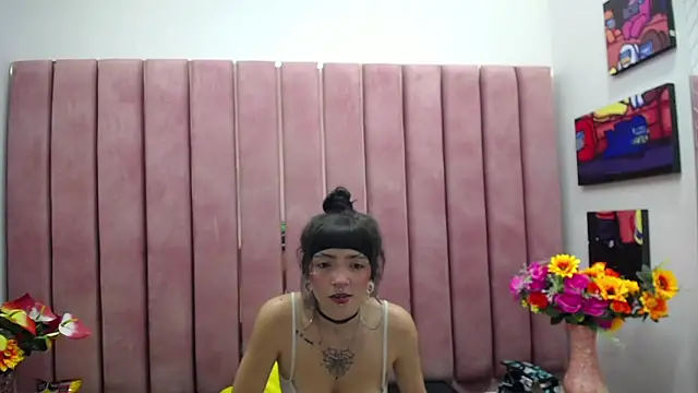 Snapshot of Samantha_Smiith chatting on 12.14.24 Samantha Smiith online show from 12.14.24