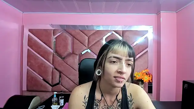 Snapshot of Samantha_Smiith chatting on 09.12.25 Samantha Smiith online show from 09.12.25