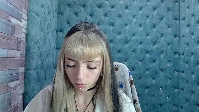 Snapshot of Samantha_Smiith chatting on 10.03.25 Samantha Smiith online show from 10.03.25