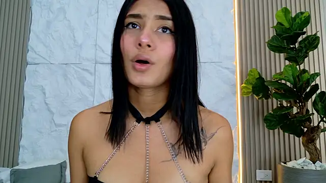 Snapshot of LaurenRodriiguez chatting on 06.27.26 LaurenRodriiguez online show from 06.27.26
