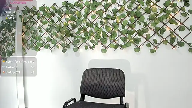 Madeleine  w online show from 03.20.25