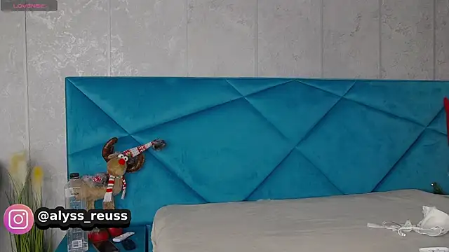AlyseReuse online show from 02.19.25