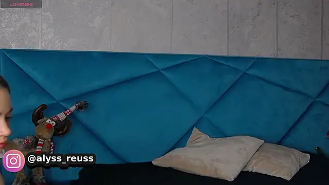 AlyseReuse online show from 02.22.25