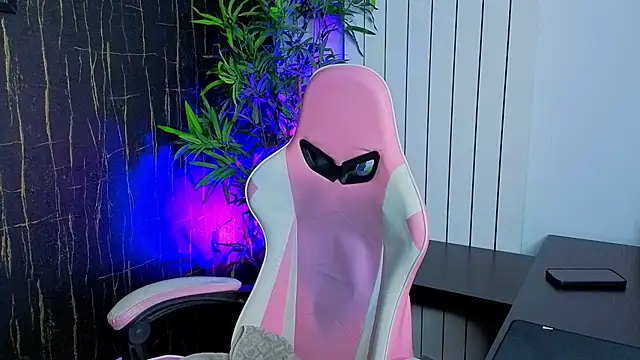 AlyseReuse online show from 10.08.25