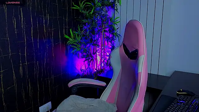 AlyseReuse online show from 11.23.25