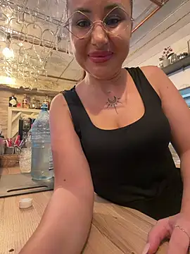 Snapshot of beautydiamond chatting on 07.18.26 beautydiamond online show from 07.18.26