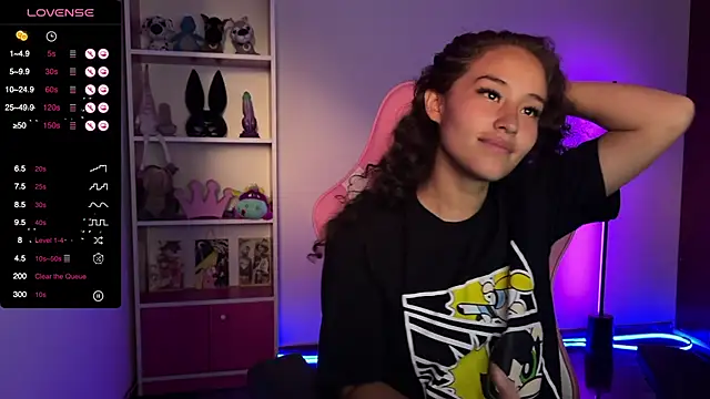 Snapshot of redbarbiedollx chatting on 12.21.24 redbarbiedollx online show from 12.21.24