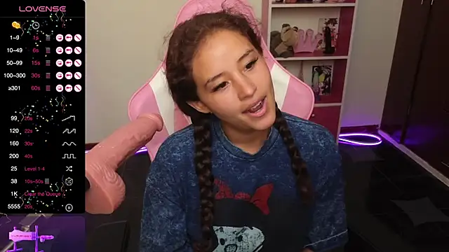 Snapshot of redbarbiedollx chatting on 03.21.25 redbarbiedollx online show from 03.21.25